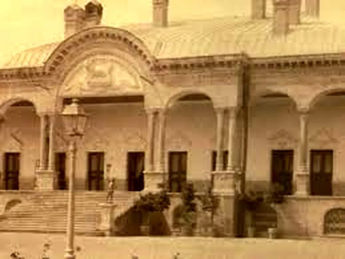 عکس| خانه تاریخی داماد ناصرالدین‌شاه؛ رازهای پنهان یک بنای قدیمی در دل تاریخ ایران - تصویر شاخص