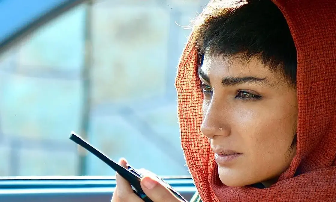 محیا دهقانی با گریم بیسابقه و تیپ متفاوت در فیلم جدید؛ تغییر چهرهای که همه را شوکه کرد!