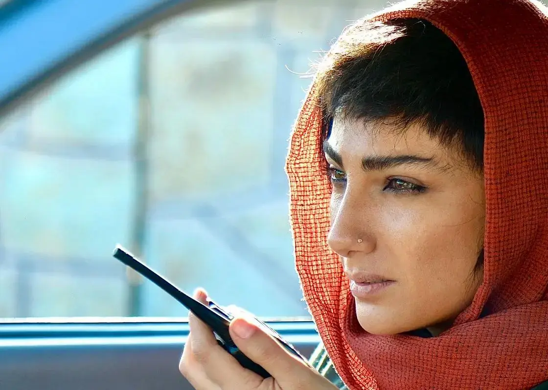 محیا دهقانی با گریم بی‌سابقه و تیپ متفاوت در فیلم جدید؛ تغییر چهره‌ای که همه را شوکه کرد! - تصویر شاخص