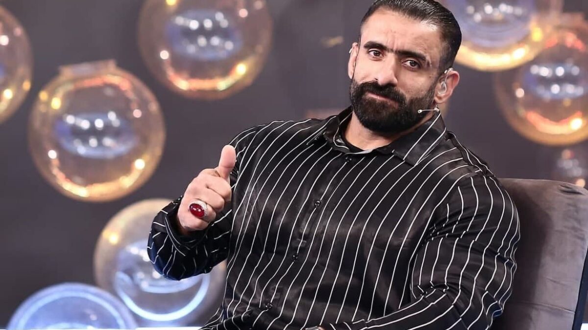 بیوگرافی هادی چوپان و همسرش + قد، وزن، اصالت و عکس با همسر و فرزندانش