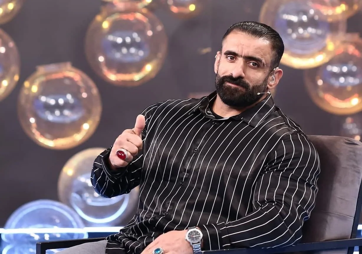 بیوگرافی هادی چوپان و همسرش + قد، وزن، اصالت و عکس با همسر و فرزندانش - تصویر شاخص