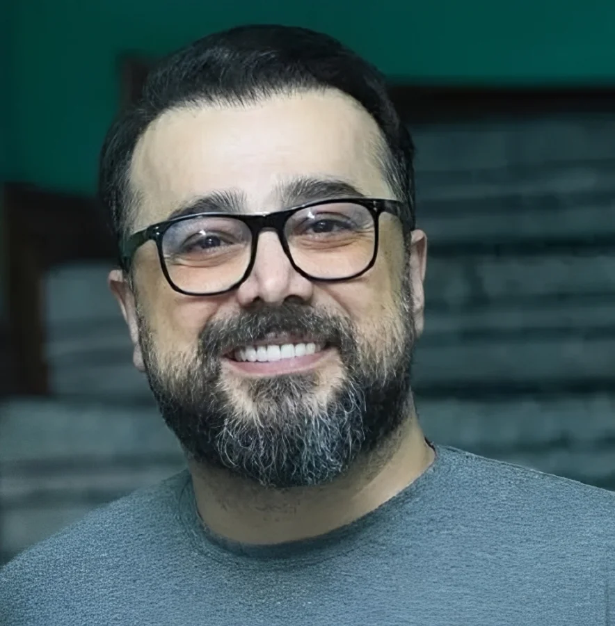 بیوگرافی سپند امیرسلیمانی ؛ رازهای زندگی و جدایی تلخ از همسر اولش که نمی‌دانستید! - تصویر شاخص