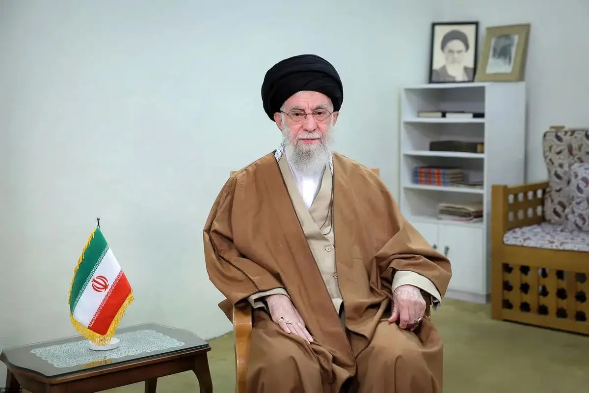 بلاگر معروف کره‌ای به مراسم بدرقه رهبر شهید واکنش نشان داد + عکس - تصویر شاخص