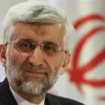 فیلم| حضور پرمعنای سعید جلیلی در نماز بر پیکر رهبر شهید در مصلی تهران