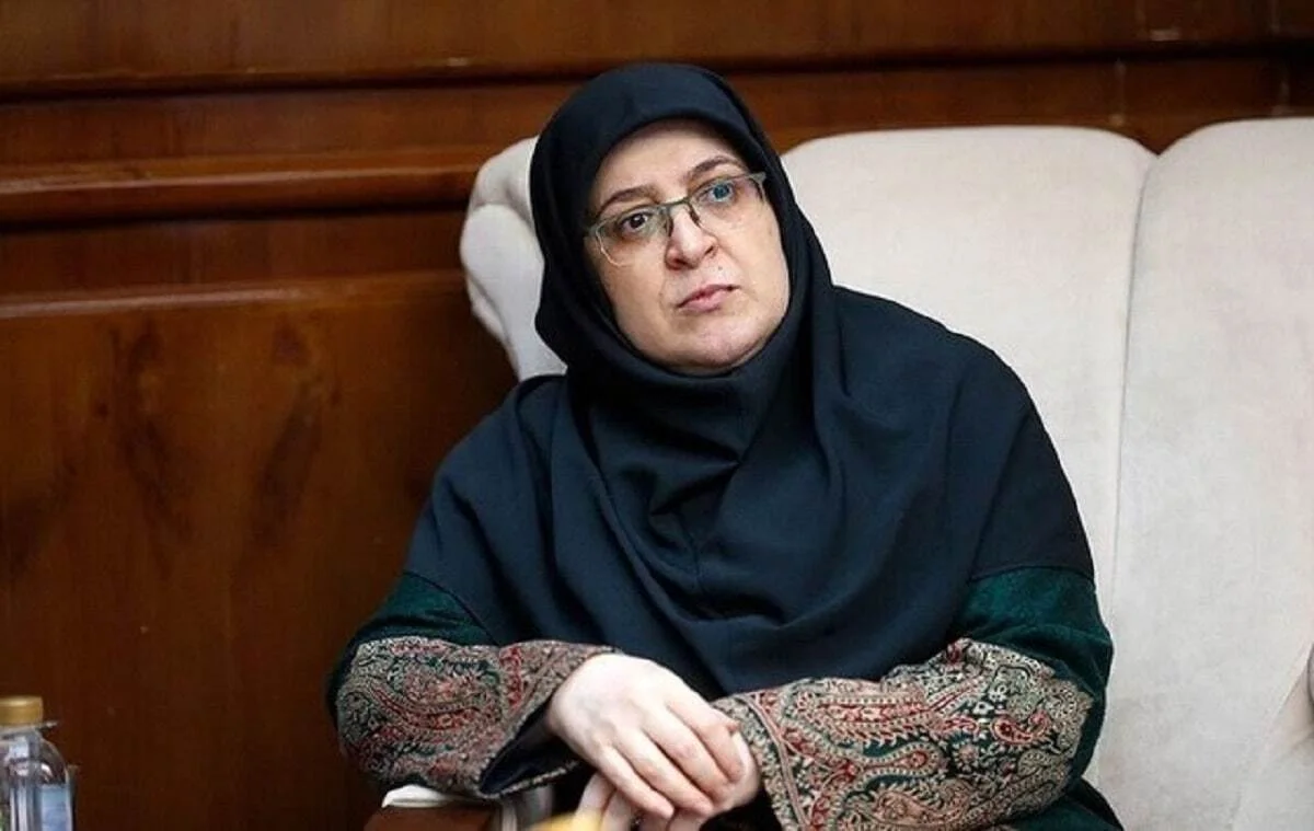 عکس| حضور جنجالی فاطمه مهاجرانی در مصلای تهران؛ چه اتفاقی افتاد؟ - تصویر شاخص