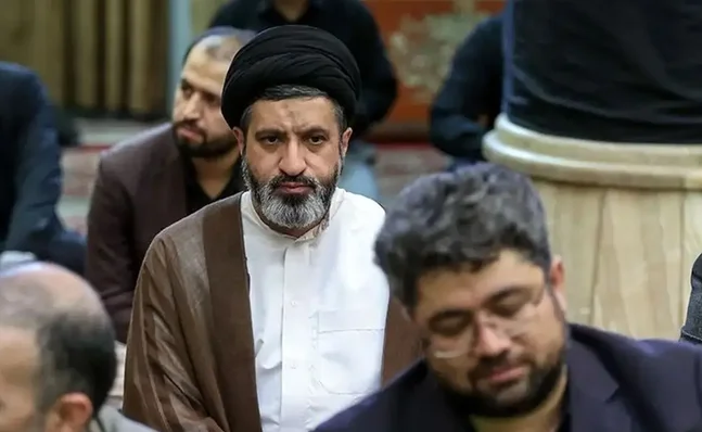 سید مسعود خامنه‌ای؛ پسر رهبر انقلاب که با دختر آیت‌الله خرازی پیوند زندگی بست! - تصویر شاخص