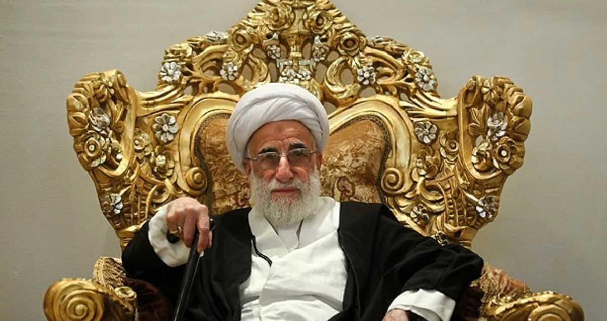 آیت‌الله احمد جنتی کیست؟ از کودکی تا اولین عکس تاریخی پس از جنگ که همه را متحیر کرد + عکس همسر آیت الله احمد جنتی - تصویر شاخص