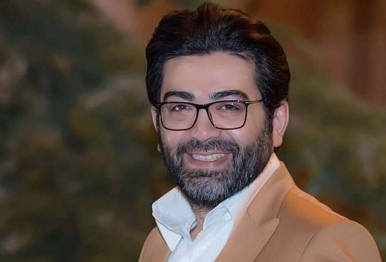 واکنش غم‌انگیز فرزاد حسنی به درگذشت ناگهانی مجری محبوب صدا و سیما - تصویر شاخص